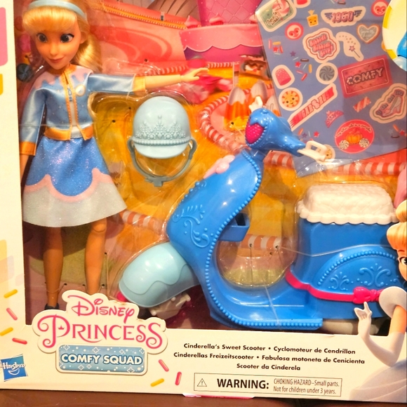 Disney Princess Comfy Squad Cinderella's Sweet Scooter - Picture 4 of 4